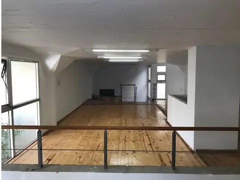 Oficina 5 ambientes con 2 baños