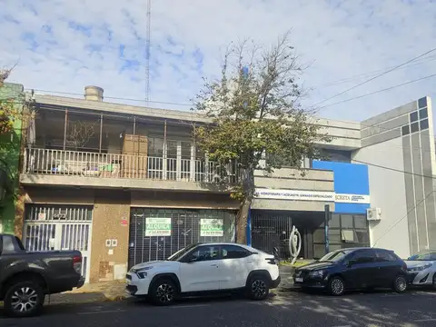 Cordoba  al 4400, espectacular salon comercial  200 m2, gas naturtal.  2 baños