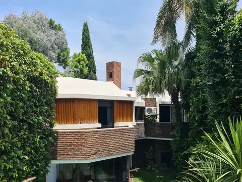 Bellísima casa sobre lote propio a dos calles, una obra de arte en villa devoto