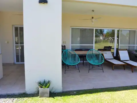 Casa en Alquiler en El Nacional Club De Campo, USD 1.200