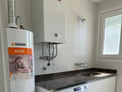 Casa en Alquiler con 3 cocheras