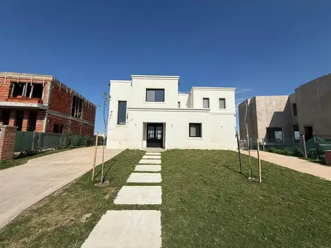 Av.Italia 4331.Barrio Santa Ana.Villanueva. Dique Luján Lote al 200