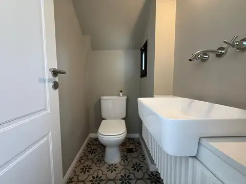 Casa en Venta con 4 cocheras