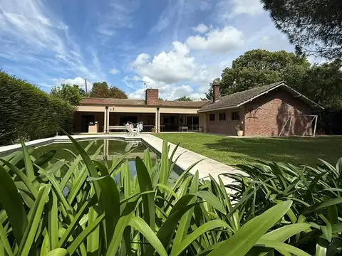 Casa en Venta con 2 cocheras