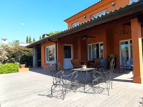 Casa 7 ambientes con 4 baños