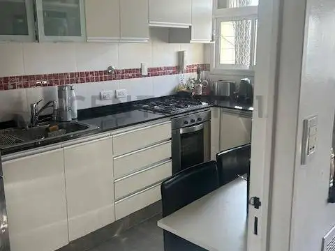 EXCELENTE DEPARTAMENTO DE 4 AMBIENTES EN EL CORAZON DE CABALLITO- APTO CREDITO- PERMUTA