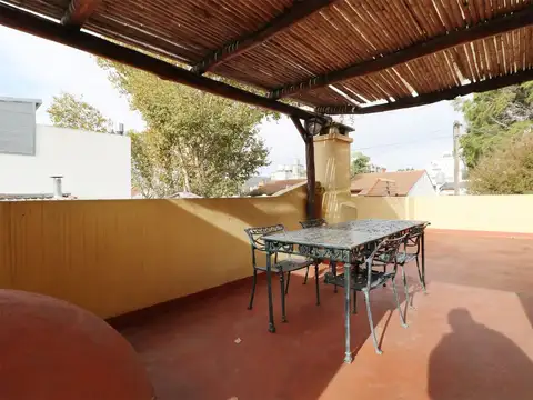 CASA 5 AMB  C/COCHERA, PATIO Y TERRAZA EN FLORIDA