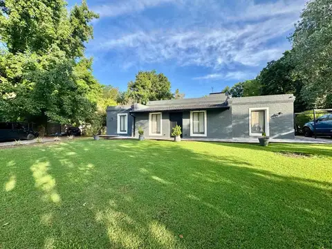 Casa en Venta con 2 cocheras