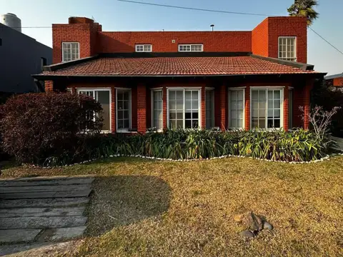Casa  cinco dormitorios en barrio privado canning  Buenos Aires