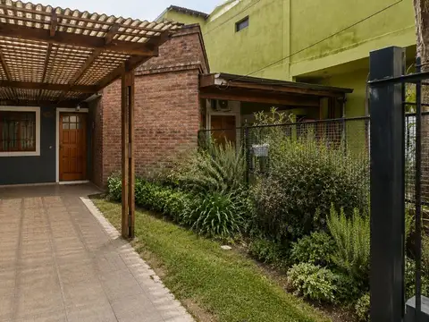 Depto Tipo Casa en Venta con 1 cocheras