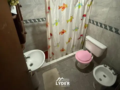 Casa en Alquiler con 2 cocheras