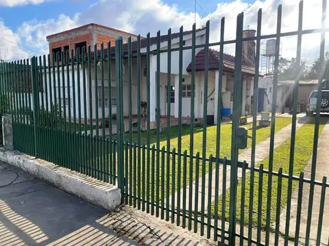 Casa Merlo Norte sobre lote de 16 x 30,14, con todos los servicios.