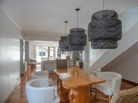 Casa en Venta con 5 cocheras