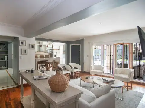 Casa 7 ambientes con 3 baños