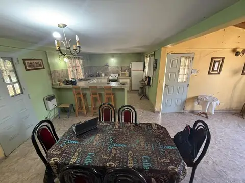 Casa 3 ambientes con 2 baños