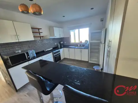 Casa en Alquiler con 4 cocheras