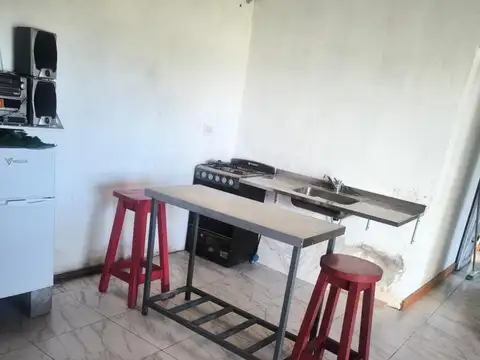 Casa 2 ambientes con 1 baño