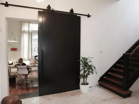Casa en Alquiler con 4 cocheras