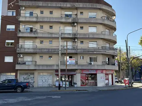 18 1200, Piso 2