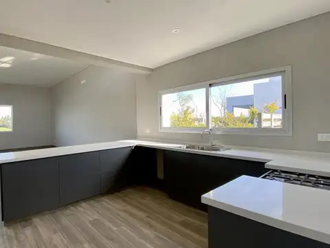 Casa en Venta con 6 cocheras