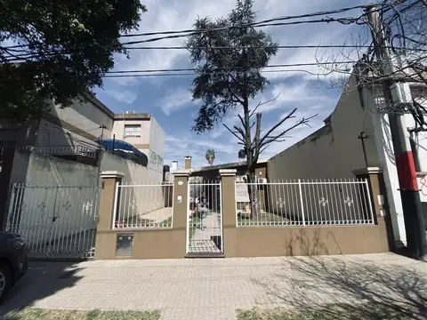 Casa de 3 dormitorios con jardin, pileta y quincho en Saladillo