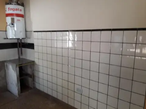 CASA AMERICANA  CON TERRENO EN VILLA DE MAYO