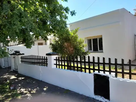 CASA AMERICANA  CON TERRENO EN VILLA DE MAYO
