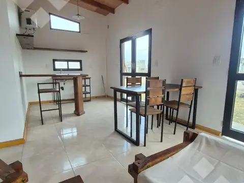 Casa en Alquiler con 1 cochera