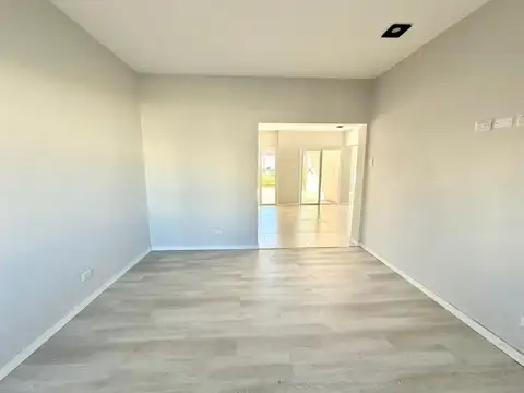 Casa en Alquiler con 1 cochera