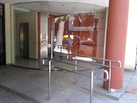 Retasado    J. D. Perón 4300 P2do.: Depto semipiso 2amb. balcón con parrilla