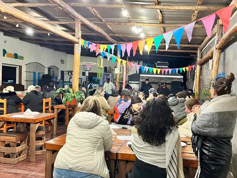 Local gastronomico con vivienda, pileta y gran terreno