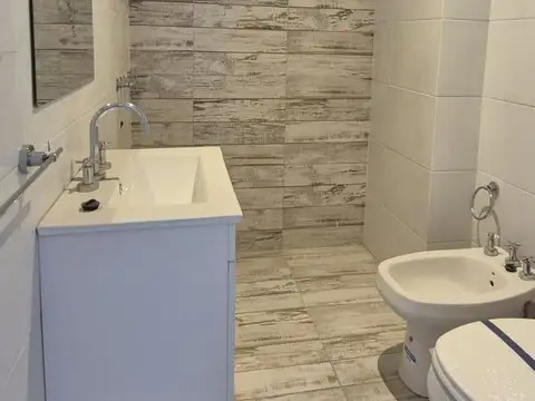 Depto Tipo Casa en Alquiler en Caseros, $ 580.000