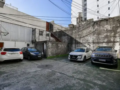 UF de 6 cocheras alquiladas y terraza