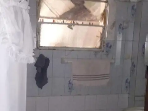 Casa 3 ambientes con local adelante