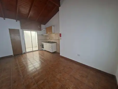 Depto Tipo Casa en Alquiler en Mataderos, $ 500.000