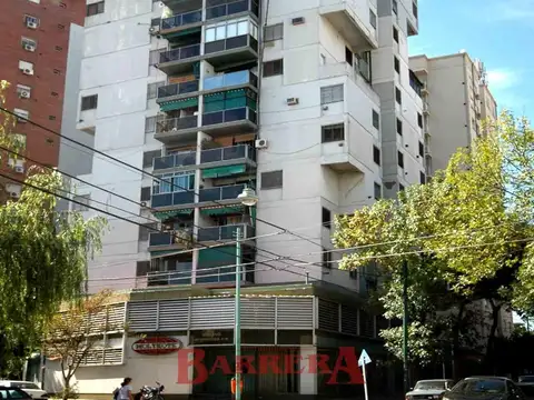 Luminoso 3 amb con amplio living piso alto