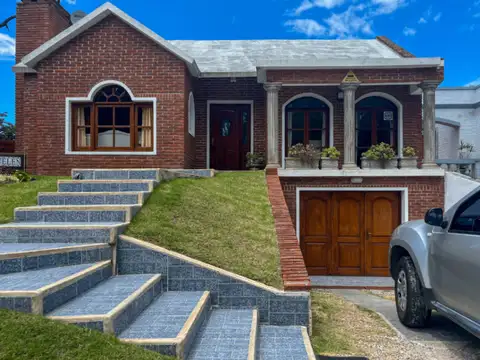 Casa en venta c/ cochera en Cantegril