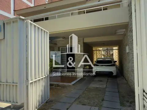 Casa en venta en Zona Centro con local comercial