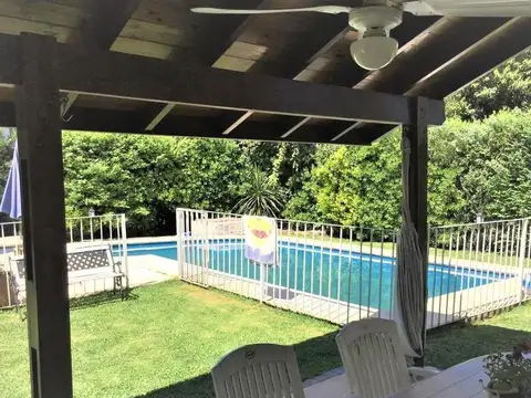 Casa en Venta con 3 cocheras