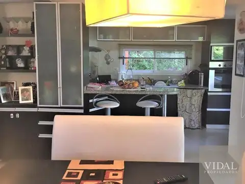 Casa 5 ambientes con 3 baños