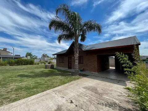 Excelente casa en venta con importante terreno de Esquina en Tierra de sueños 2 Roldan