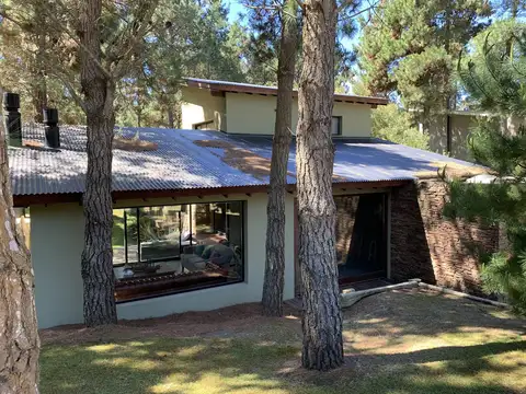 Casa en Alquiler con 2 cocheras