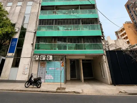 Monoambiente con patio exclusivo, con quincho, gimnasio y laundry  en el edificio.