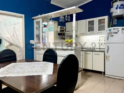 VENTA CASA 5 AMBIENTES CON PATIO Y COCHERA VIRREY DEL PINO