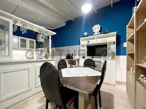 VENTA CASA 5 AMBIENTES CON PATIO Y COCHERA VIRREY DEL PINO