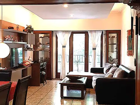 Hermoso departamento de 3 ambientes  con balcón terraza en Plaza Colón.