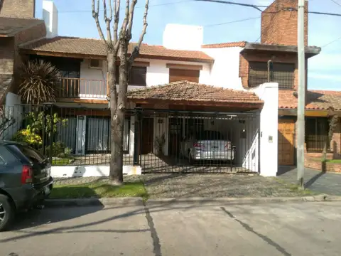 Casa en Venta con 3 cocheras