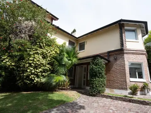 VENTA CASA CON PILETA - BECCAR