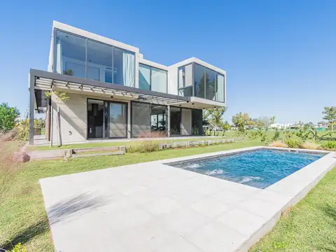 Casa al arroyo, Azzurra Tortugas