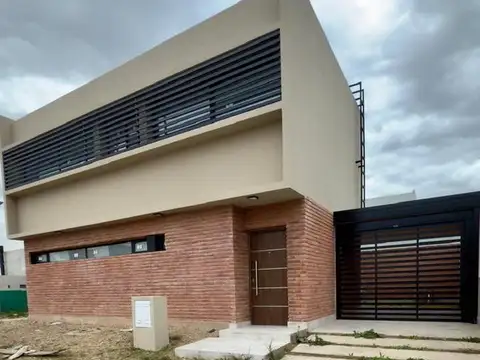Casa 6 ambientes con 1 baño